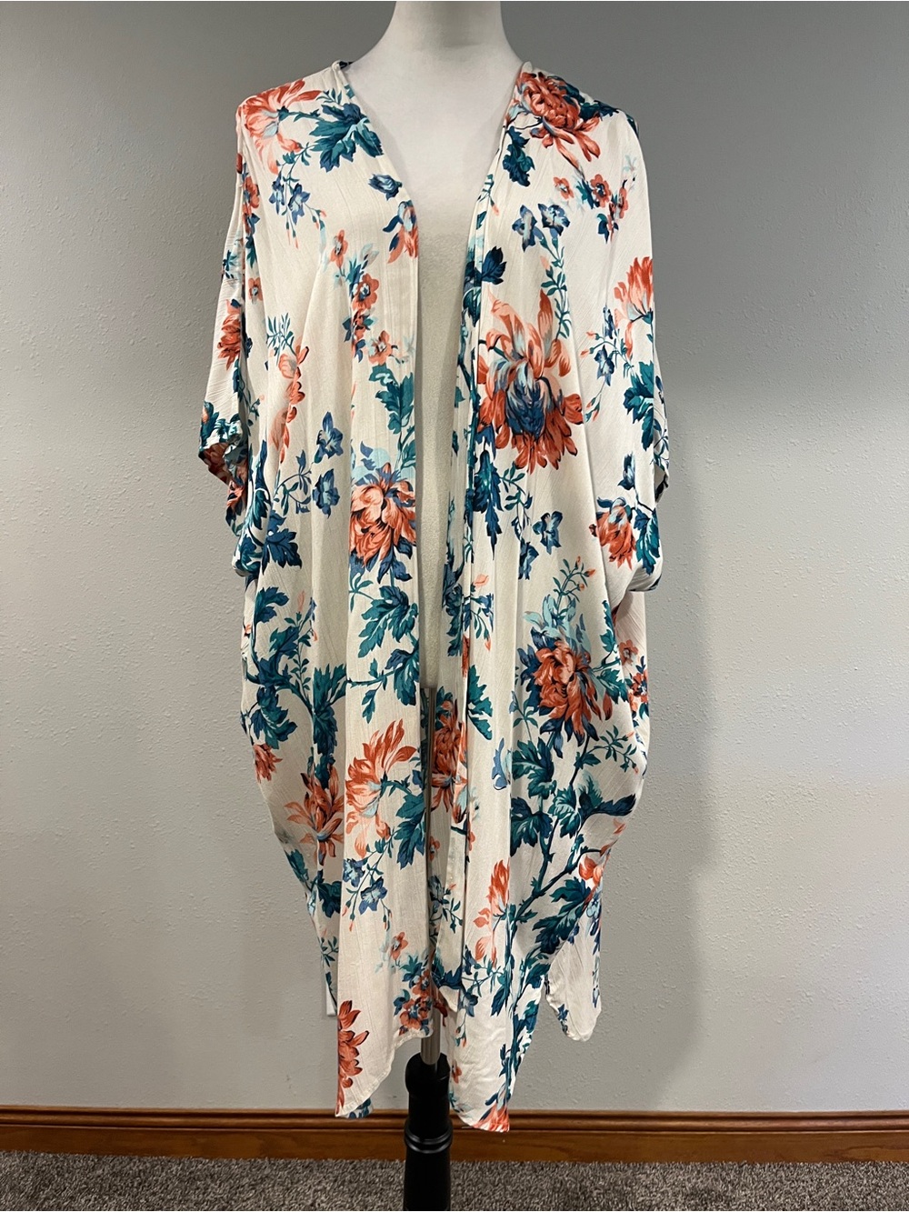 Angie open front oversized floral kimono bohemian style size small